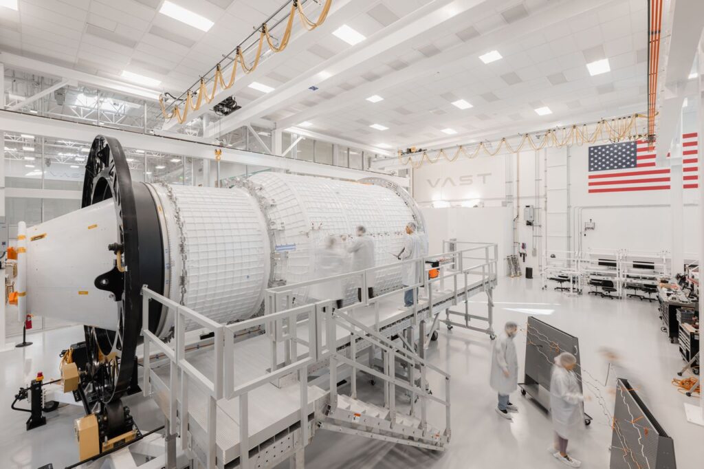 Fotografie z počátku integrace systémů stanice Haven 1 společnosti Vast