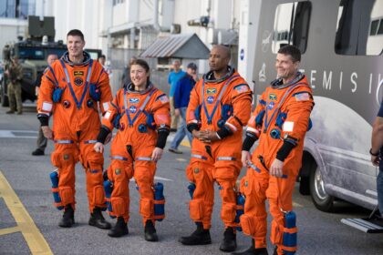 Posádka mise Artemis II v den testu CDDT. Zleva specialisté mise Jeremy Hansen a Christina Koch, pilot Victor Glover a velitel Reid Wiseman.