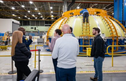 Jedna ze dvou kupolí pro vodíkovou nádrž exempláře STA, prosinec 2025