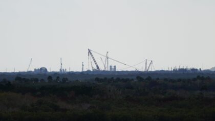 První segment integrační věže v komplexu SLC-37B