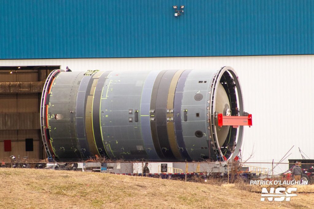 První nádrž na první stupeň rakety Neutron, byla zničena během hydrostatických testů