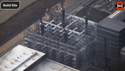 Stavba Giga Bay ve výrobním areálu