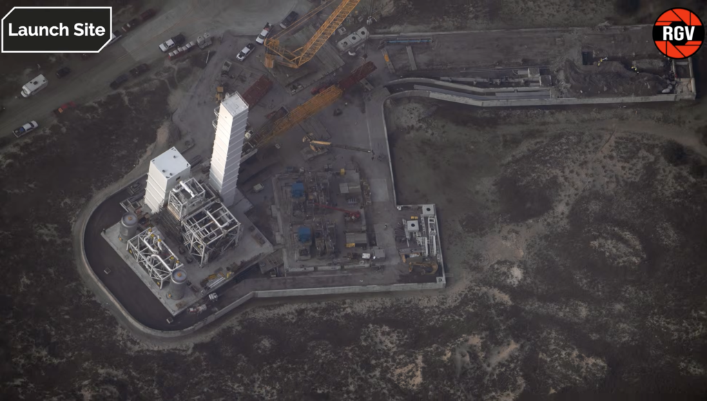 Vznikající Air Separation Unit u startovacího komplexu