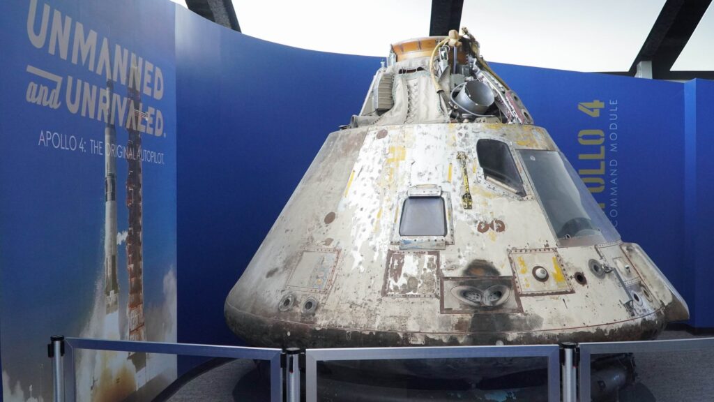 V expozici Infinity Science Center je i návratová kabina lodi Apollo 4(foto z roku 2023)