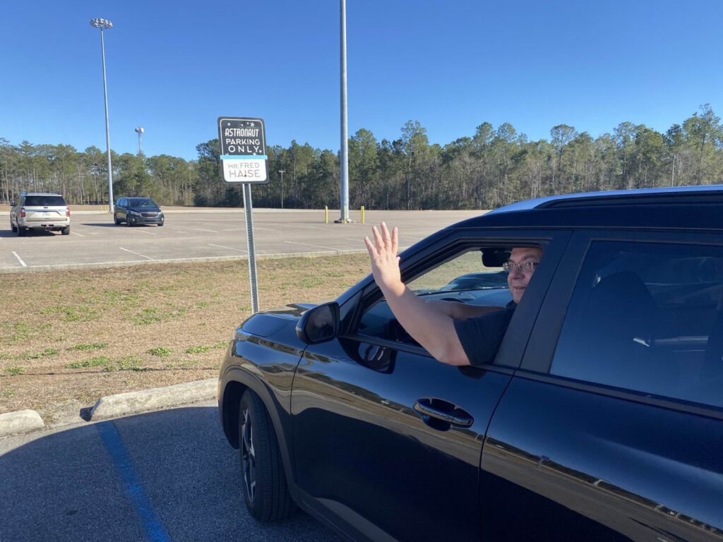 Doufali jsme, že Freddo dorazí a osobně nás vyhodí ze svého parkovacíhomísta. Nedorazil...