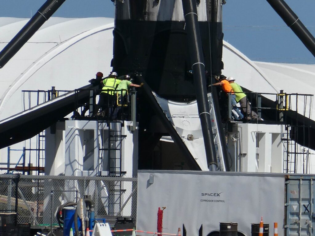 „Karle, popostrč ten Falcon trochu doleva!“