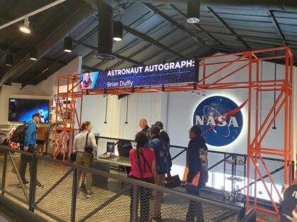 Astronaut je tu pro všechny: staré i mladé, veselé i smutné, Američanyi přespolní...