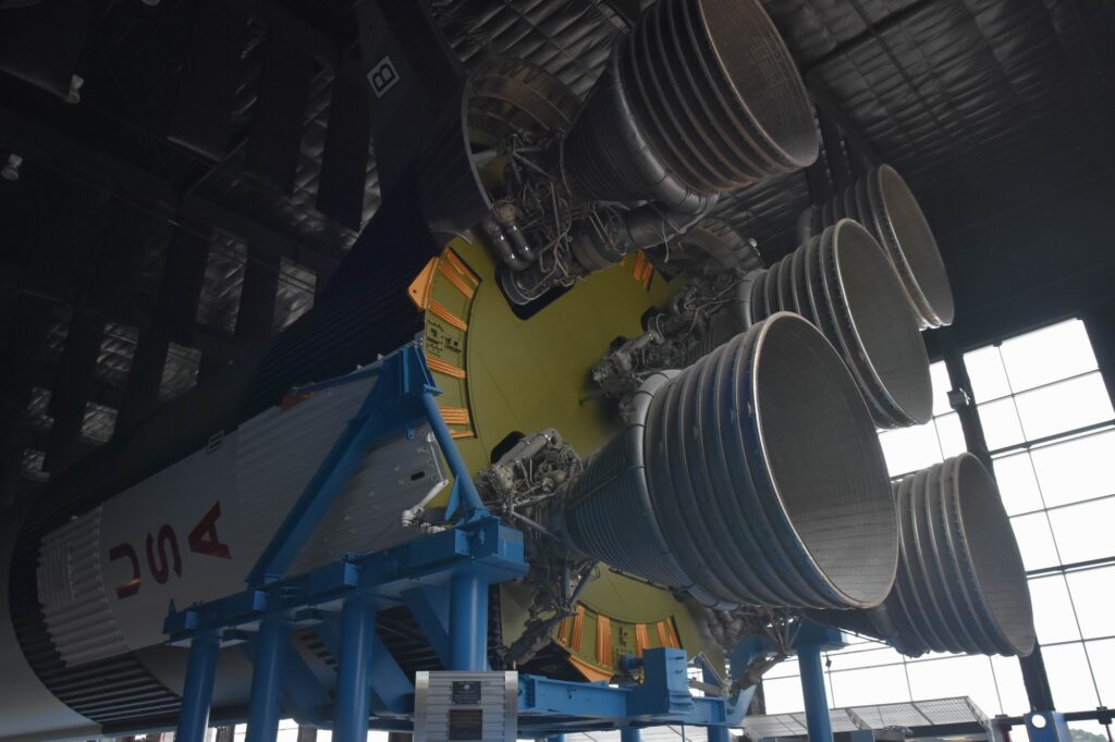 Saturn V je monumentální, jenže právě proto se špatně fotí