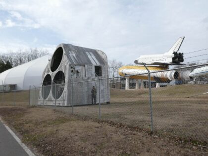 Z druhé strany ovšem objekt MPTA-098 typické znaky kosmickéhoraketoplánu nese