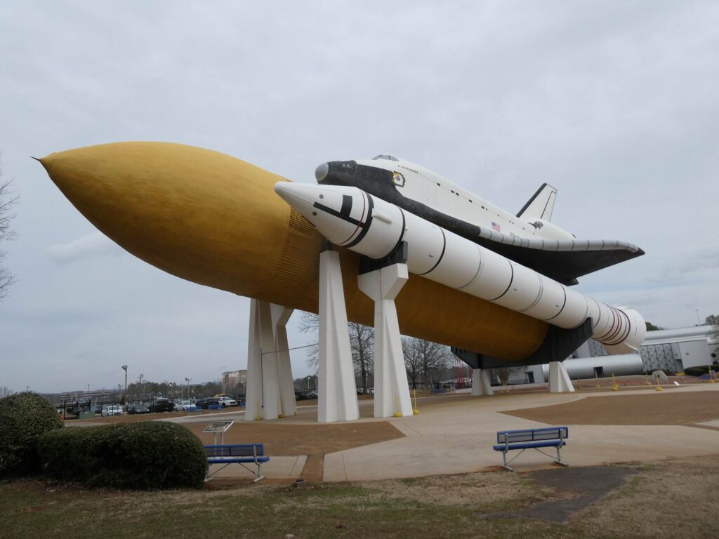 Nádrž ET-MPTA (oficiálně první vyrobená) je dnes součástí raketoplánuPathfinder