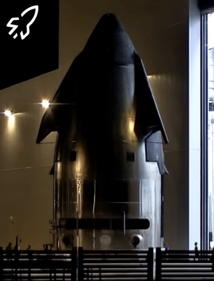 Špička Starship S39 s novým hardwarem pro spojení s druhou lodí umístěným pod dveřmi nákladového prostoru