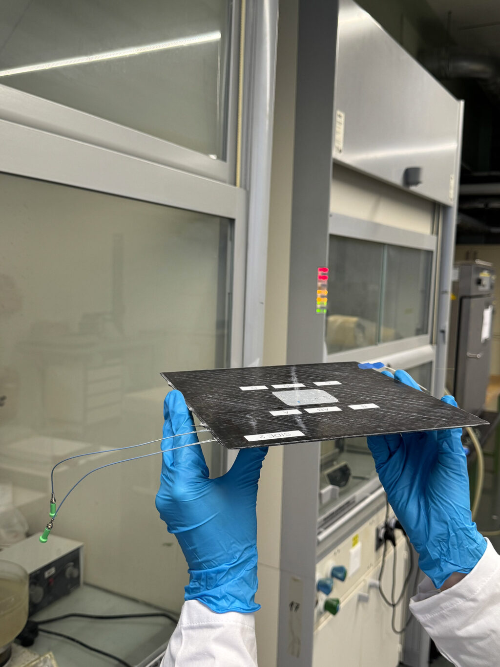 Demonstrační panel projektu Cassandra v laboratoři.