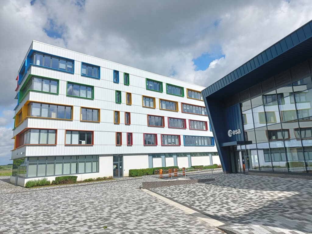 Středisko ECSAT Evropské kosmické agentury.