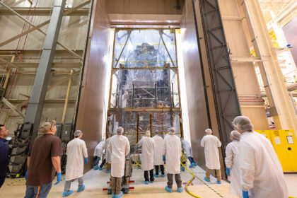 Teleskop NancyGrace Roman je při přesunech mezi testovacími stanovišti chráněn v mobilní, na míru vyrobené čisté místnosti.