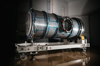 Poslední veřejně dostupné fotografie modulu HALO jsou z 4. dubna 2025. Northrop Grumman novější fotografie veřejně neprezentuje.