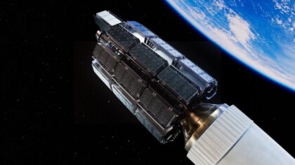 Ilustrace toho, jak vypadá nové uspořádání družic konstelace Amazon Leo s přidanou čtvrtou vrstvou deployeru na raketě Atlas V