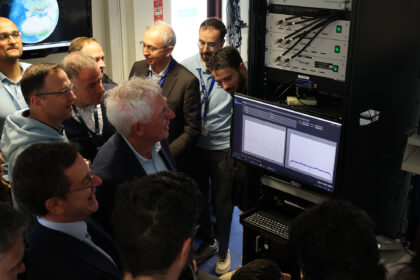 Čekání na první navigační signál mise Celeste.