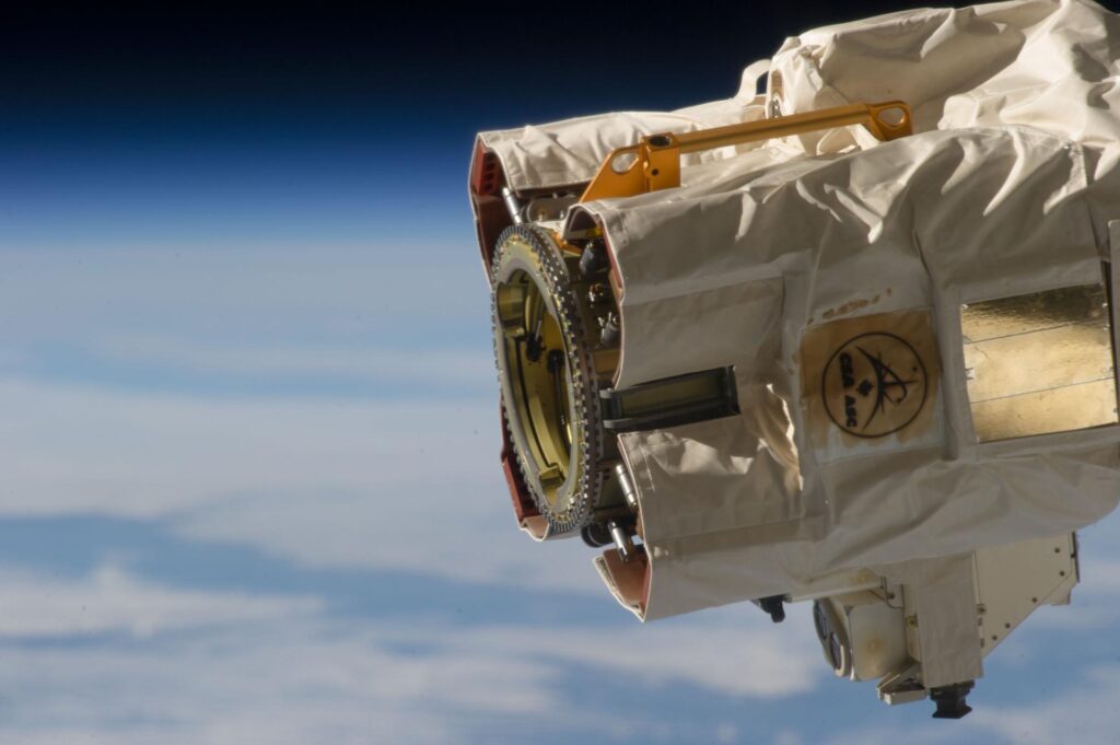 Detail zakončení manipulátoru Canadarm2.