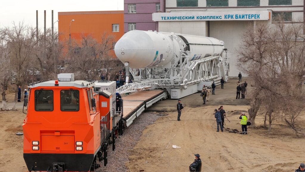 Transport rakety na startovací rampu 45/1, odkud startovaly také rakety Zenit. Foto: Roskosmos