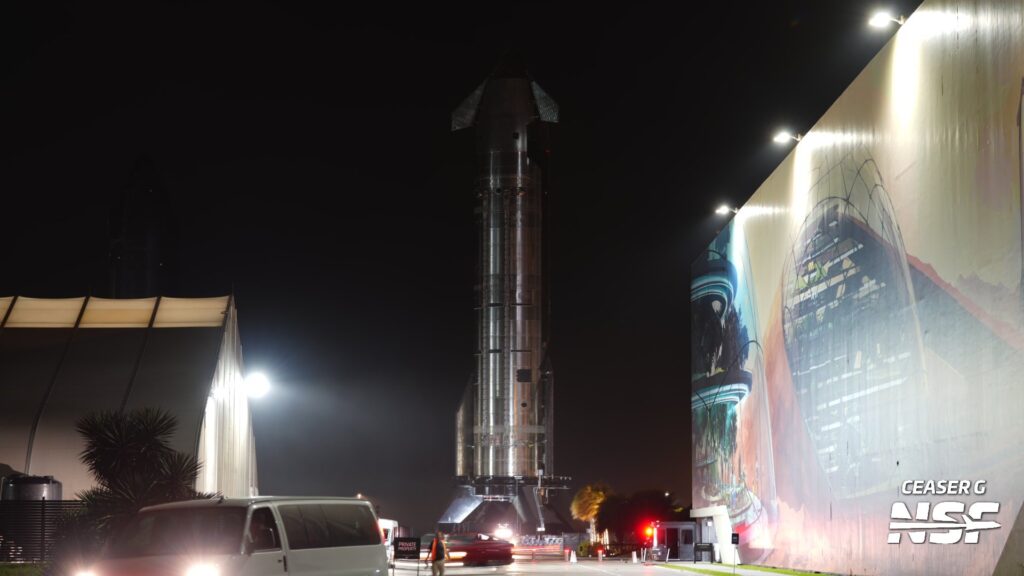 Převoz Starship S40 z montážní oblasti do testovacího střediska Massey's.