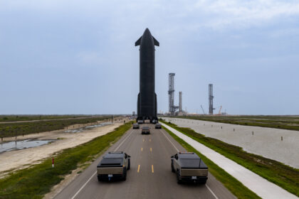 Vývoz Starship S39 na startovní rampu.