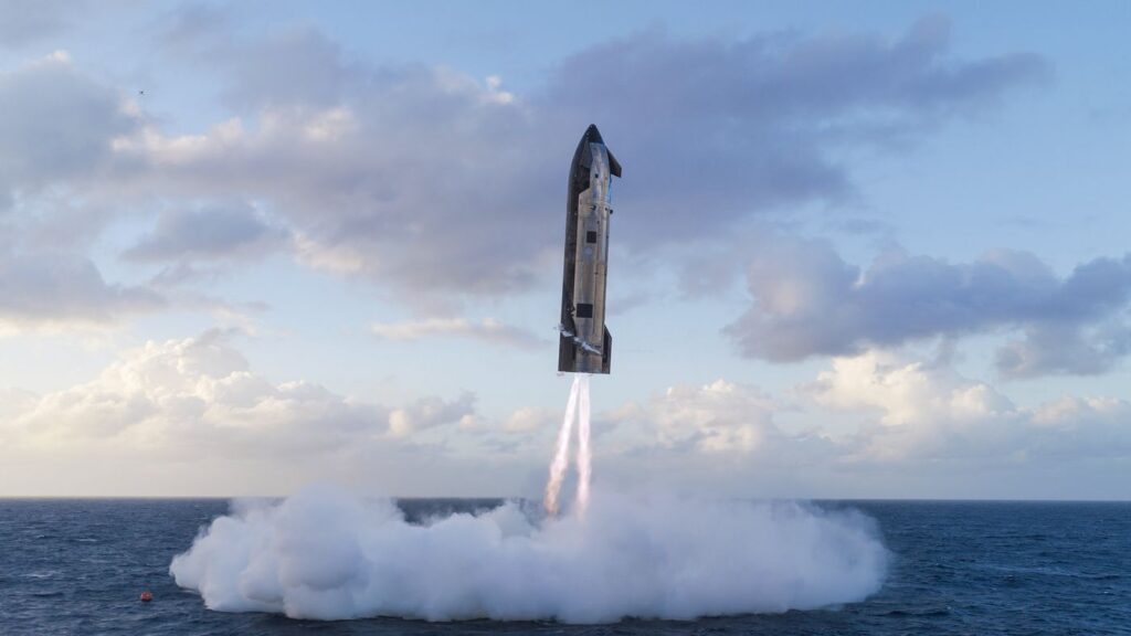 Přistání Starship na hladině Indického oceánu 