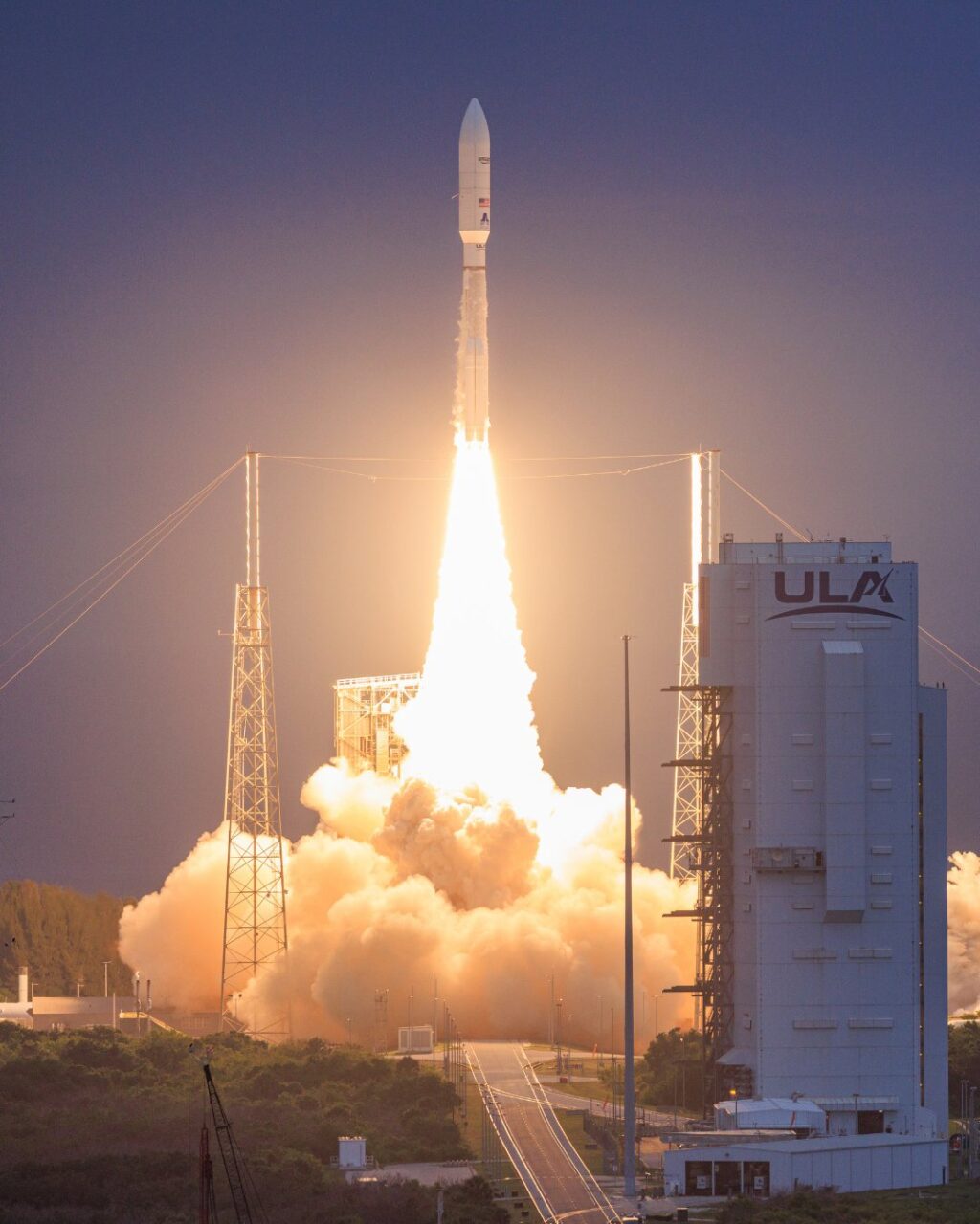 Start rakety Atlas V s družicemi konstelace Amazon Leo