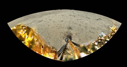 Panoramatická kamera landeru Chang'e-6 pořídila snímky z místa přistání na odvrácené straně Měsíce. Zdroj: CNSA