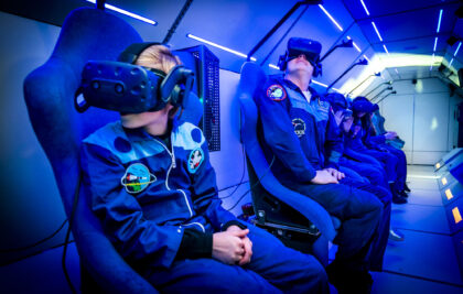 „Cestující“ SpaceBuzzu čeká čtvrthodinová virtuální cesta na oběžnou dráhu a zpět s pomocí virtuální reality.