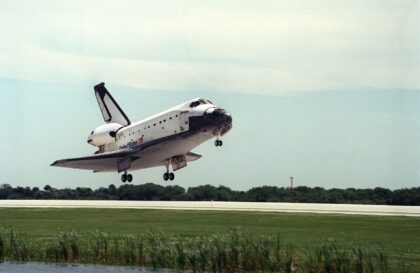 Columbia přistává po velmi krátké misi STS-83.