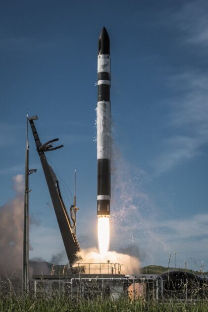 Snímek ze startu 96. mise rakety Electron