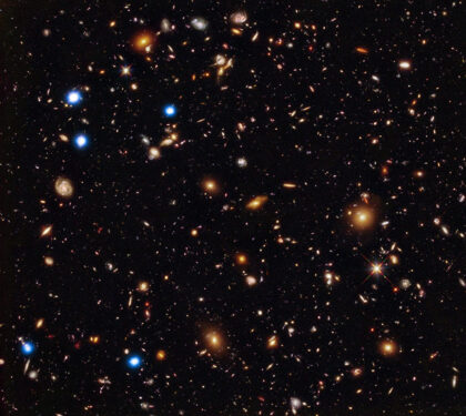 Jižní hluboké pole observatoře Chandra, označované zkratkou CDF-S (Chandra Deep Field-South).