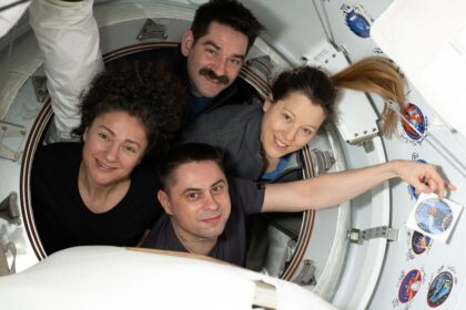 Posádka mise Crew-12 před odletem