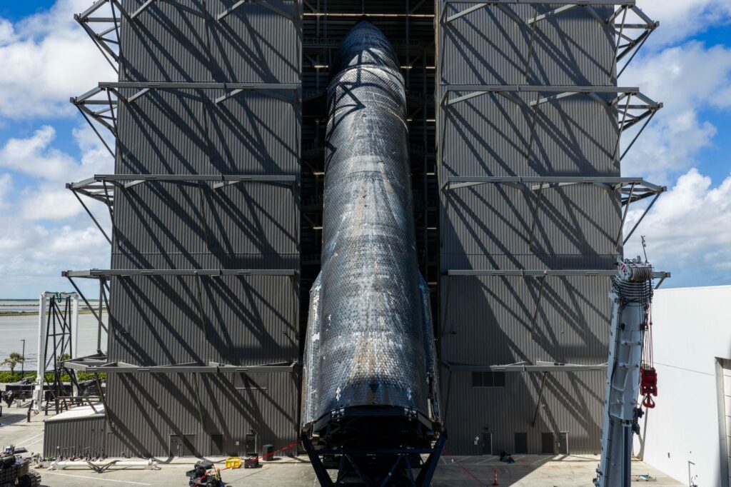Starship S40 během návratu do výrobní budovy