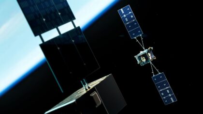 SSPICY na vizualizaci, která ukazuje přiblížení k dalšímu objektu