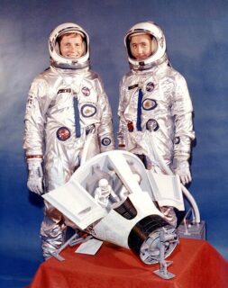 Posádka Gemini IV Ed White (vlevo) a Jim McDivitt. 